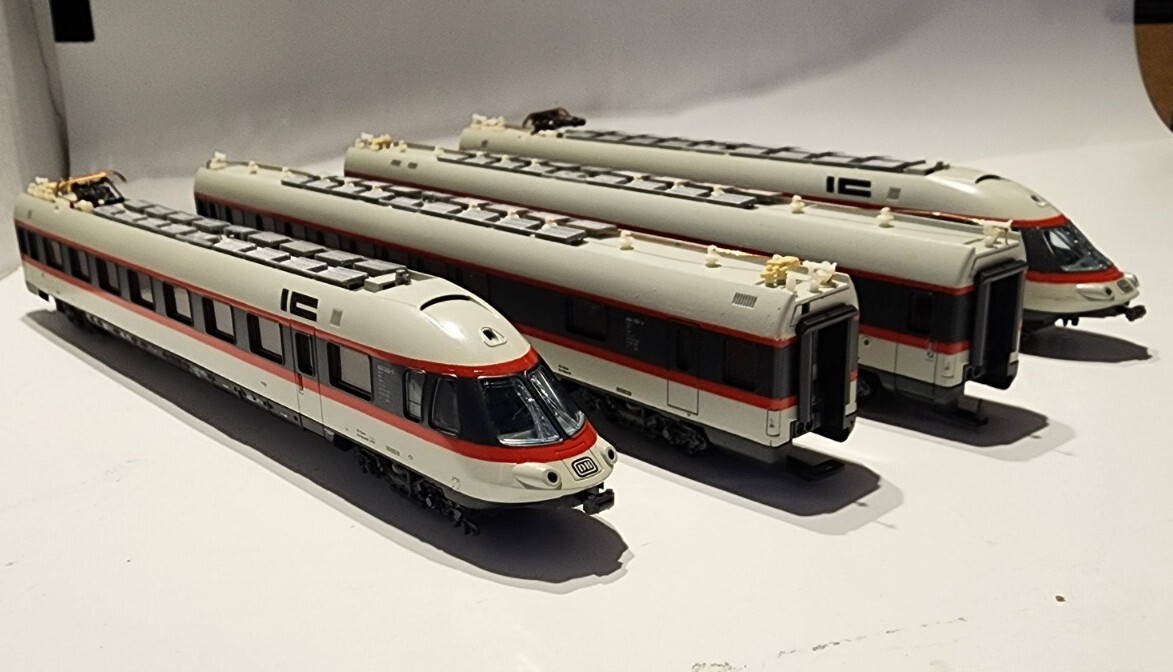 Lima Golden Series HO Scale Passenger Set 149742 GP | eBay Lima Golden Series HO Scale Passenger Set 149742 GP | eBay