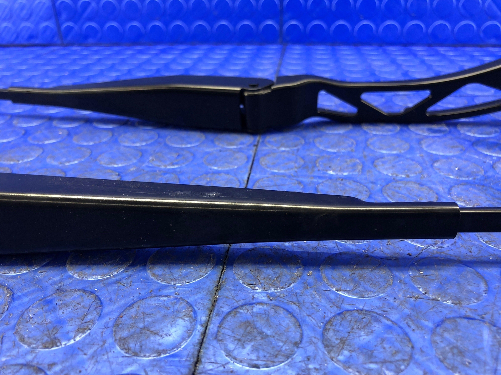2014-2020 BMW I8 OEM FRONT RIGHT AND LEFT WINDSHIELD WIPER ARM SET