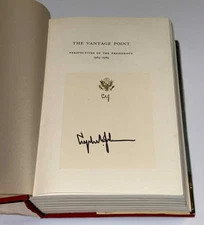 USA President #36 Lyndon Johnson Signed The Vantage Point Book JSA LOA Autograph
