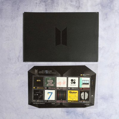 BTS 10. Jubiläum 'Our Moments Through Songs' Gedenkbriefmarke, volles Paket