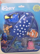 SwimWays Pixars Finding Dory Mr. Ray's Dive and Catch Game, New