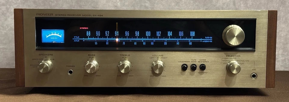 Receptor estéreo AM/FM Pioneer SX-424 12W principios de la década de 1970 de colección Japón HiFi • Probado Foto 2 de 4