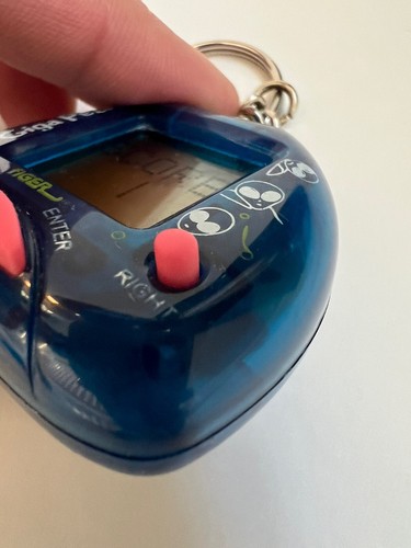 Giga Pets Virtual Alien Virtual Pet Tamagotchi Style Tiger 1997 DAMAGE - Picture 4 of 6
