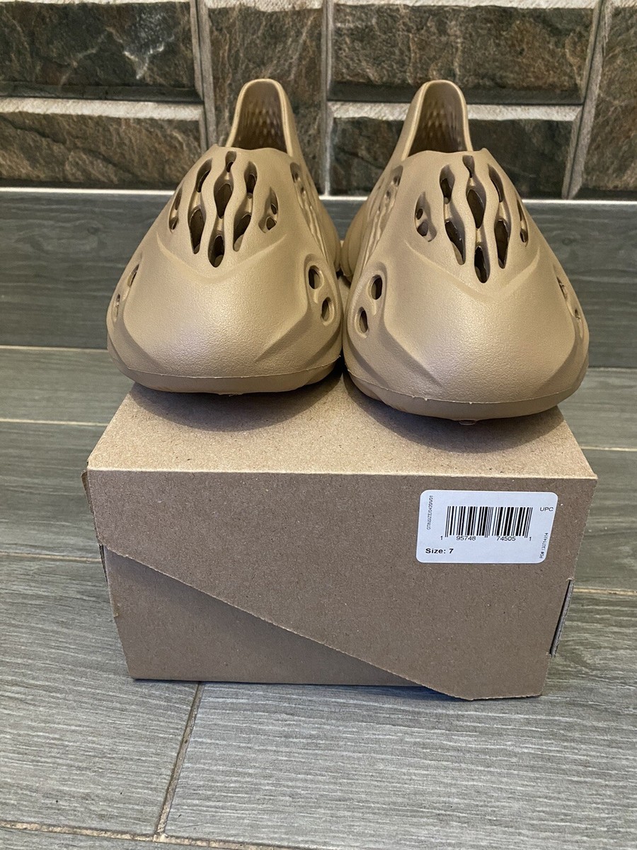 Adidas Yeezy Foam RNNR (Runner) Clay Taupe Size 7 | eBay Adidas Yeezy Foam RNNR (Runner) Clay Taupe Size 7 | eBay