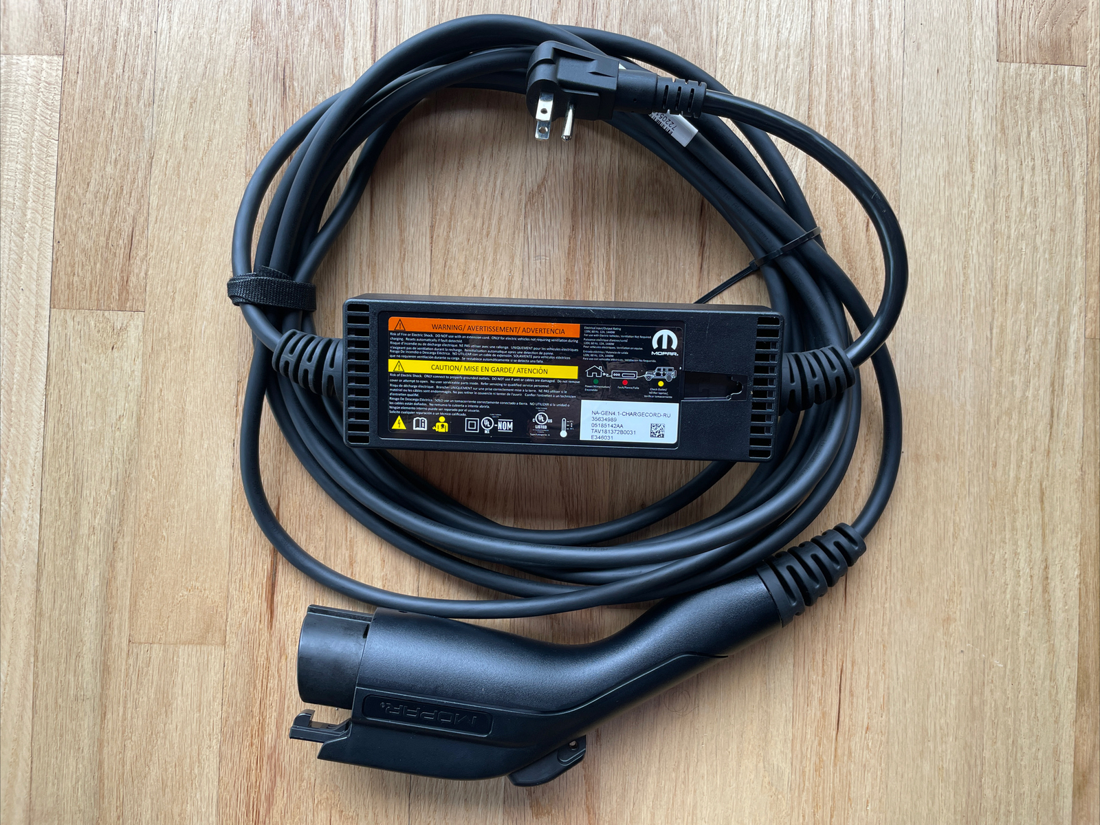 Jeep Wrangler Charger PHEV Plug in electric car EV charging cable cord