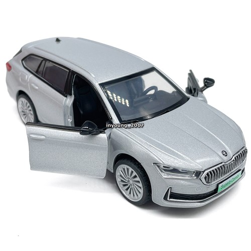 1:35 2024 Skoda Superb IV Combi Modellauto Diecast Spielzeug fur Kinder Silber - Bild 11 von 13