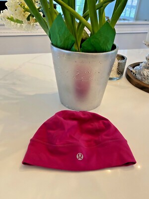 Lululemon RUNNING BEANIE MAGENTA PINK 