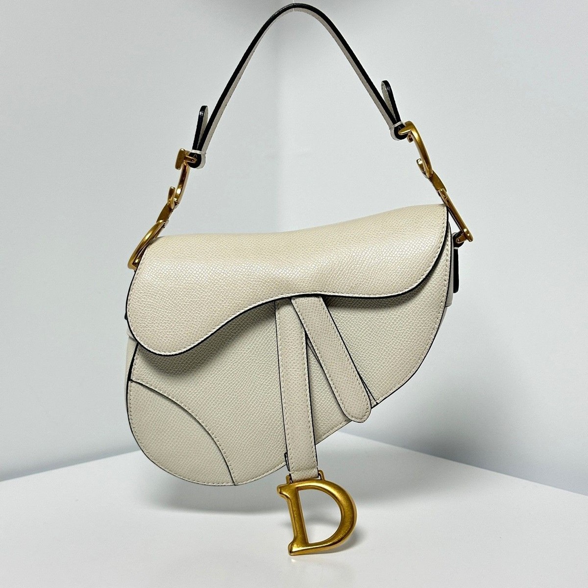 【どの色もシックで素敵♡】Dior saddle バッグ ミニ Mini Saddle Bag Beige Dior Icons Calfskin | DIOR