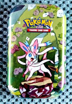 Pokémon Sammelkartenspiel - Mini-Tin-Box Karmesin & Purpur - Prismatische Entw..