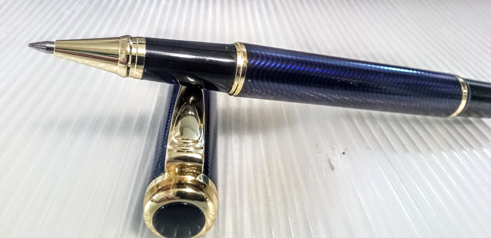 Luoshi 709 Heavy Metal Black & Blue Rollerball Pen Collectible Gift