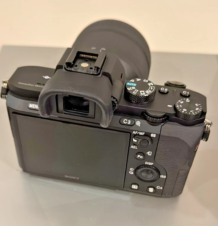 Kit de lentes OSS Sony A7 II (ILCE-7M2K) + FE 28-70 mm - COMO NUEVO - ¡Solo cuenta con obturadores 45! Foto 4 de 4