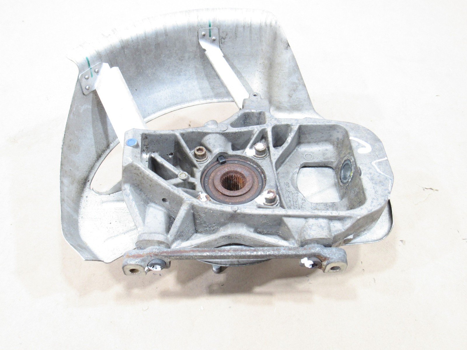 14-18 Aston Martin Vanquish 2014 Front Left Driver Spindle Knuckle Hub Y2