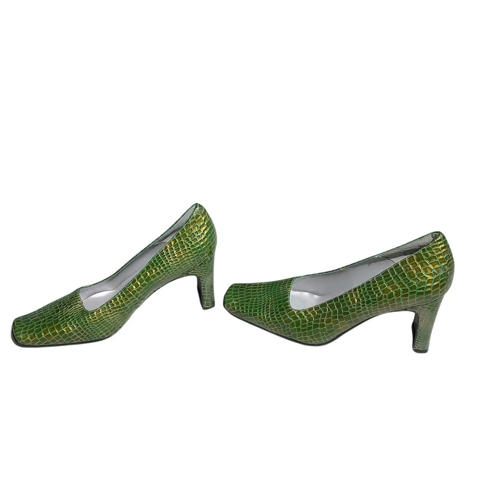 Tacones Bellini verde estampado serpiente para mujer talla 7M - retro, texturizados, puntera cuadrada Foto 3 de 4