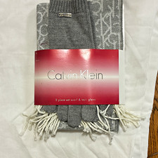 Calvin Klein 2-Piece Knit Scarf & Tech Gloves Set Gray/White Logo Fringe women’s