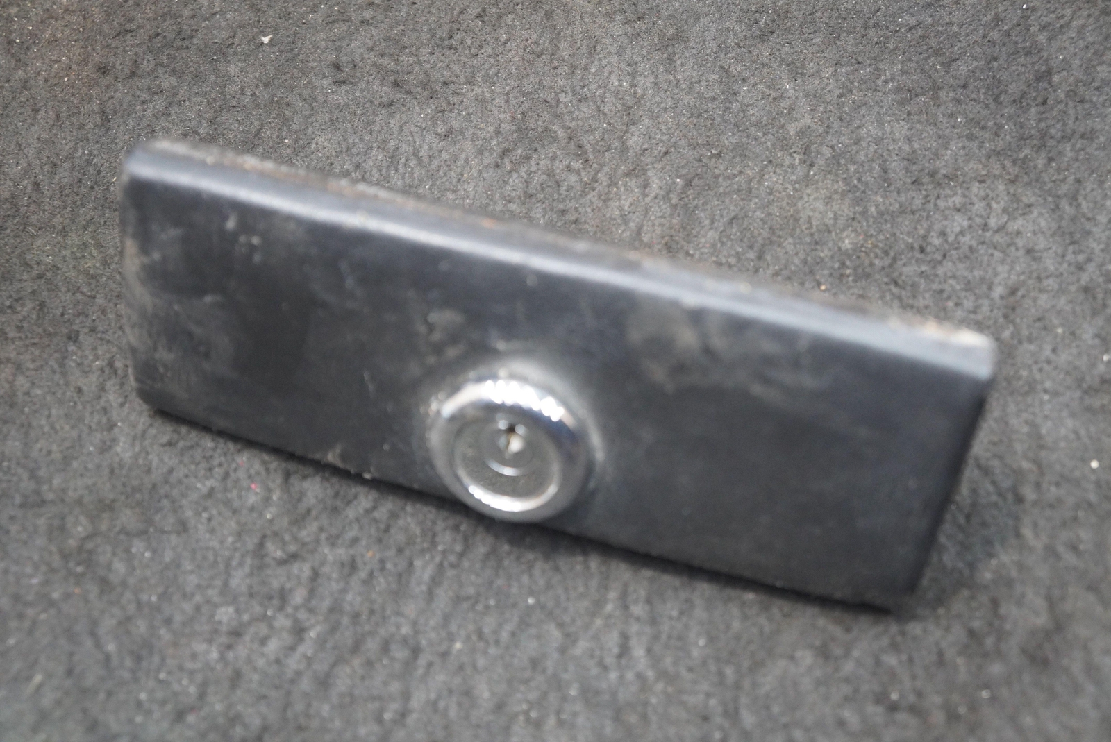 Center Console Lock Key Cylinder Leather Trim Panel Pad Bentley Mulsanne 1988