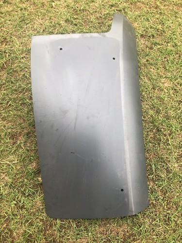 Paccar Truck Fender N77-1079-002B Split 579/567 RH - Has Scratches - Picture 1 of 4