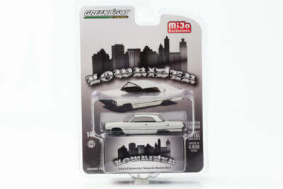 1:64 Lowrider 1963 Chevrolet Impala weißgrau Greenlight Mijo