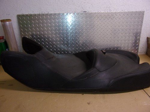 777 A CAN AM SPYDER ROADSTER RT SE5 2011 ASIENTO OEM TIENE CORTES EN LA LÍNEA - Imagen 1 de 15