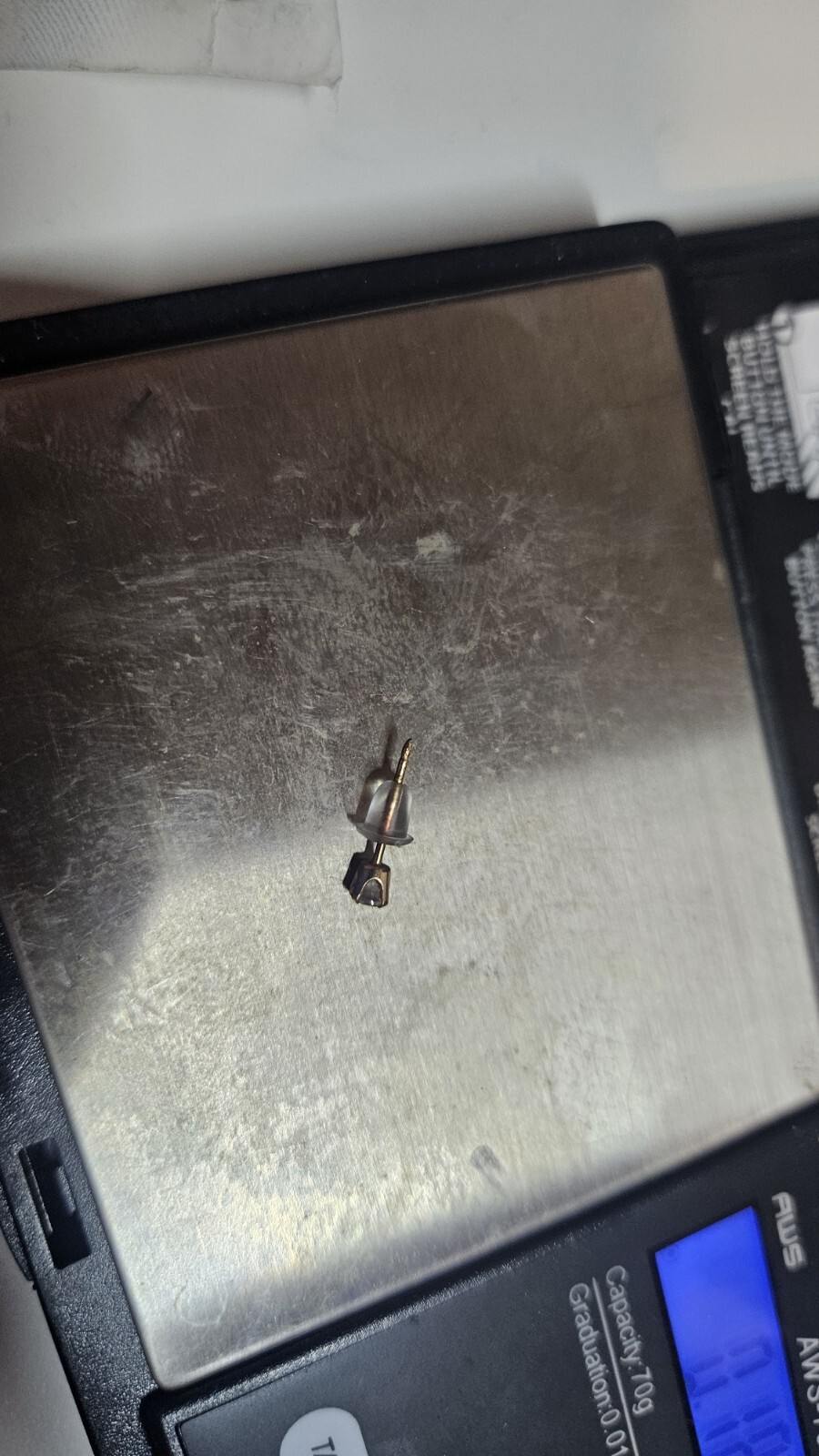 gold stud earrings - image 2