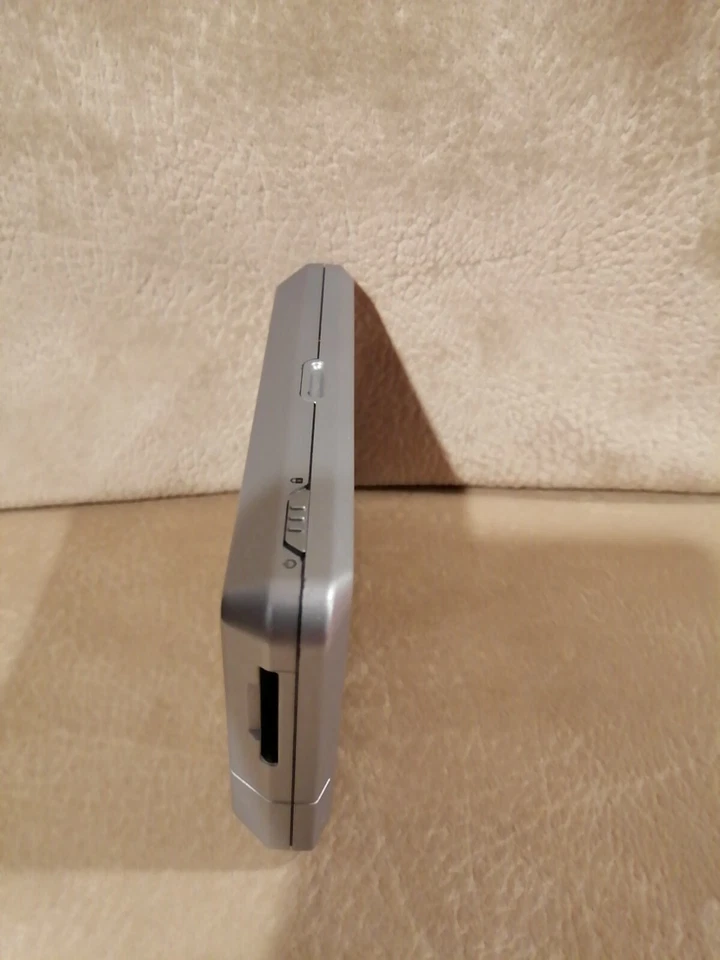 Garmin NUVI 200W Can 310 GPS Automotive Navigation System 4" - Image 4 of 4