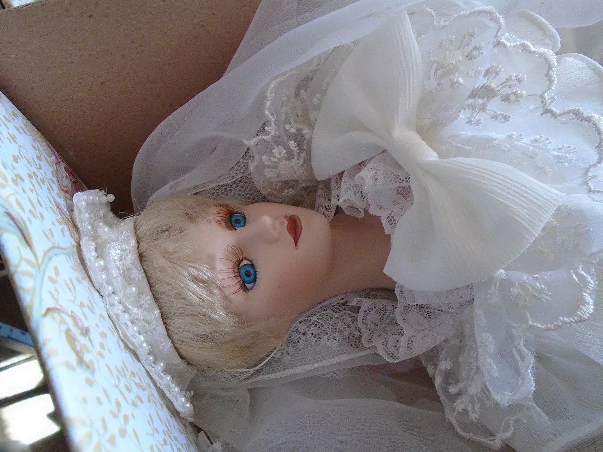 Princess diana porcelain top doll wedding dress