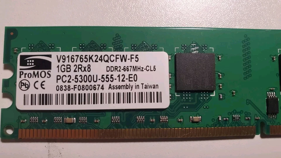 2GB- 2x1GB ProMOS V916764K24QCFW-F5 2RX8 DDR-2 667 MHz PC2 5300U-55 12 E0 RAM Foto 2 de 3