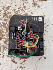 Nissan Sentra 2013-2019 caja de fusibles motor caja de fusibles OEM 1401175