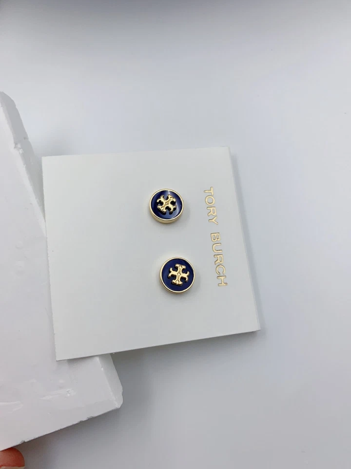 Tachuela esmaltada Tory Burch Kira en oro Tory/azul Foto 3 de 3