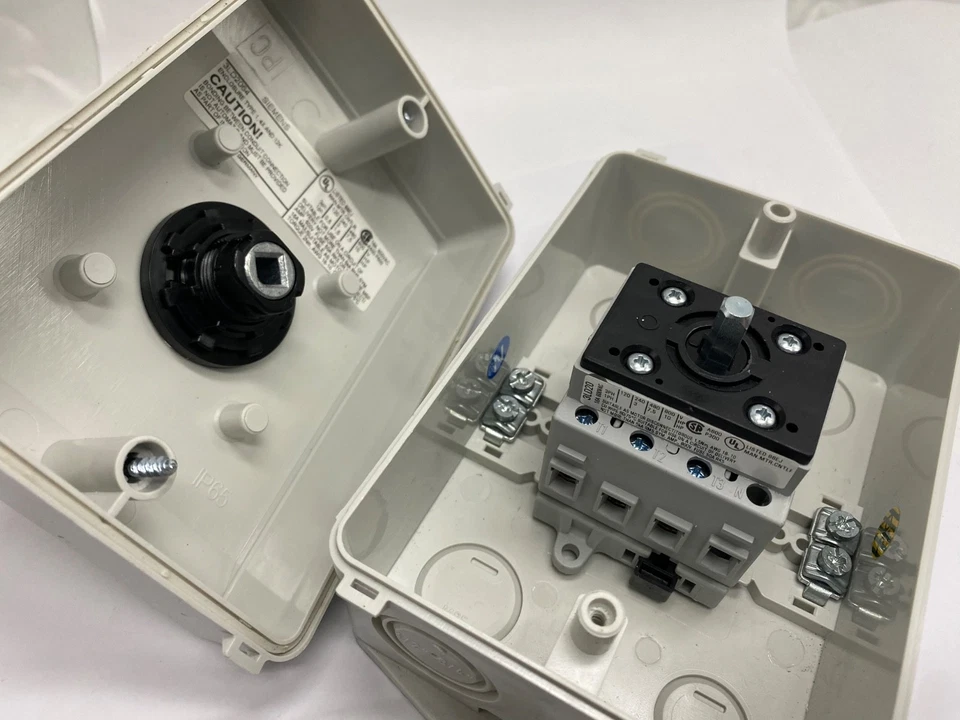 Siemens Disconnect switch 3 pole non-fused 3LD2064-OTB53-OUS2 red/yellow - Image 4 of 4