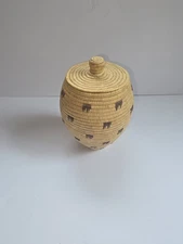 Vtg Alaskan Inuit/ Yupik Native American Coiled Grass Basket With Knob Lid 8"x4"