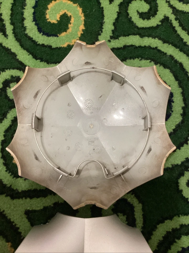 NOS OEM 1995-1999 Oldsmobile Aurora Wheel Trim Cap Part#25620005 1piece - Image 4 of 4