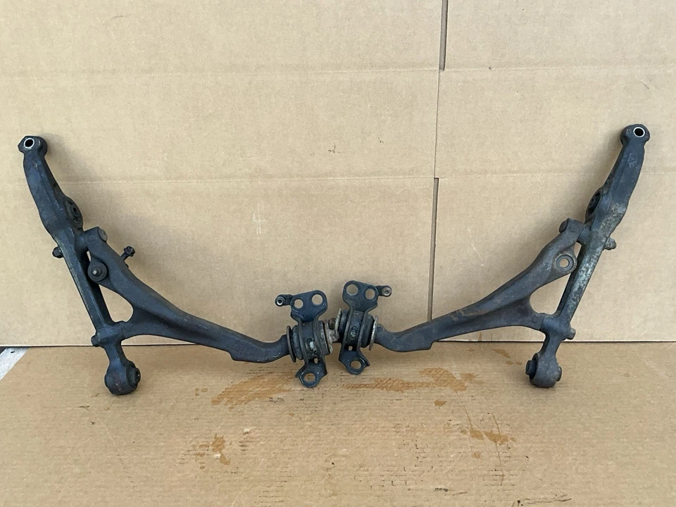 1994-2001 ACURA INTEGRA LEFT AND RIGHT FRONT LOWER CONTROL ARMS OEM - Image 4 of 4