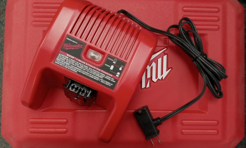 Milwaukee 0740-22 V28 6-7/8" Metal Cutting Saw Kit - Image 4 of 4