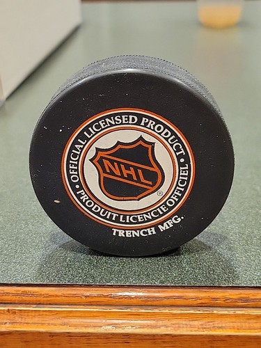 Bernie "Boom Boom" Geoffrion Signed Montreal Canadiens Puck - Picture 3 of 3