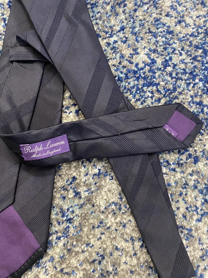 Corbata de seda hecha a mano Ralph Lauren etiqueta púrpura azul marino sesgo tonal Foto 4 de 4
