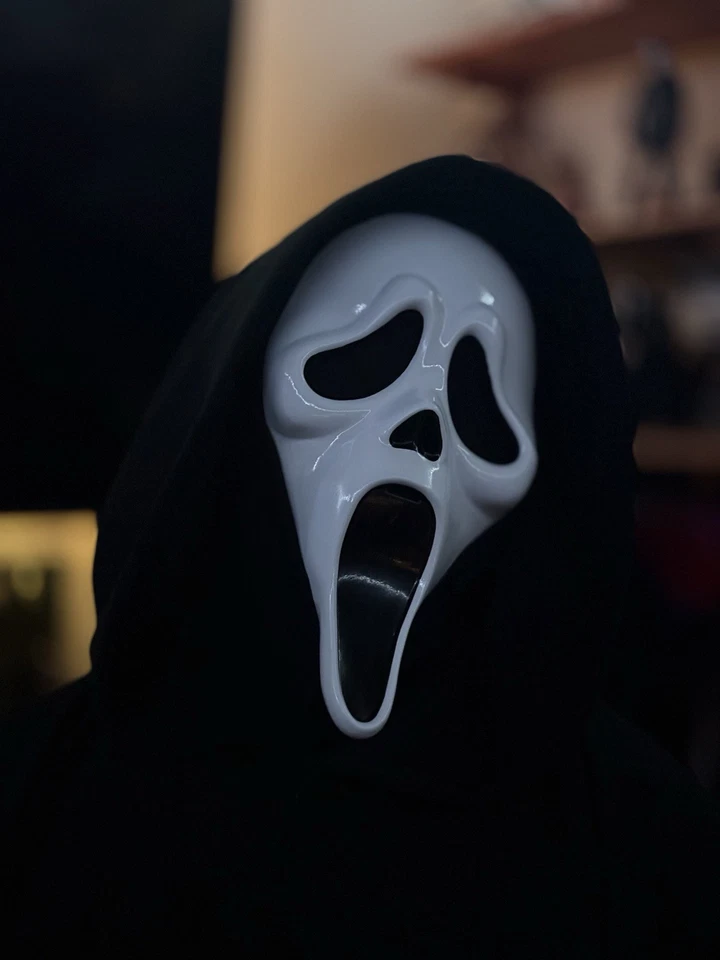 Máscara rígida con cubierta Deluxe Scream 5 (2022) Foto 2 de 4