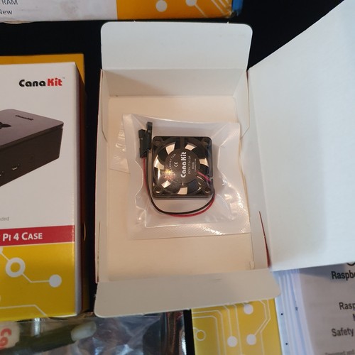 CanaKit Raspberry Pi 4 4GB Bas Starter Kit Case Fan 2GB RAM 32GB VIEW READ AS-IS - Afbeelding 7 van 9