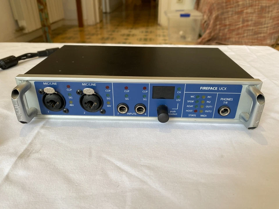 RME Fireface UCX MK1 + ARC Remote + PSU + Cables • Professional Audio Interface - Immagine 3 di 4