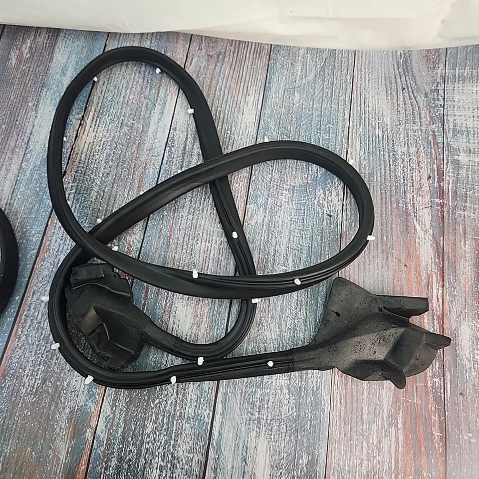 KG3030 se adapta a Chevrolet Camaro Pontiac Firebird 1970-1981 puerta derecha tira meteorológica Foto 4 de 4