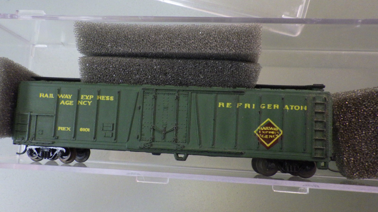 N-TRIX 50' Railway Express Agency REA Billboard Reefer in Used Box w/ MTL's