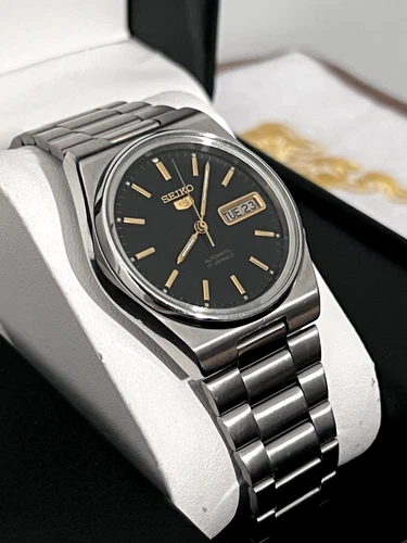 Seiko 5 7009 3040 Black Dial Day Date Automatic Watch Vintage 17J 1985 Watch