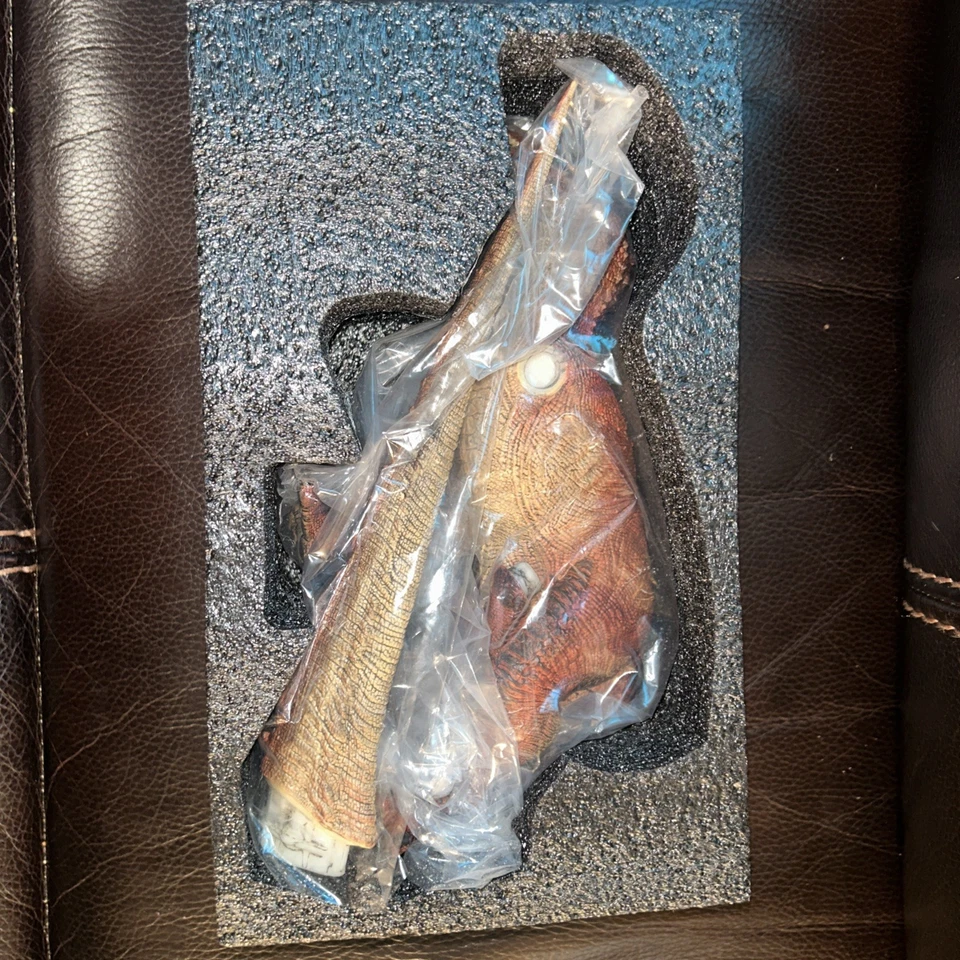 REBOR Saurophaganax Maximus NOTORIA GRAN CAVERNA VOLCÁNICA Rojo Ver. Decoración de modelo Foto 2 de 4