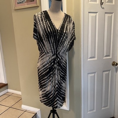 CHICOS Dress Size 1 Black and Wait Color  Shot Sleeves Back Long Zipper