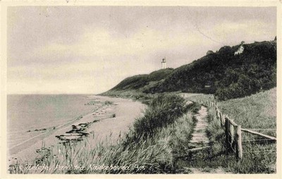 Gilleleje Nakkehoved-Fyr Leuchtturm Strand Kueste Weg Strandweg Huegel