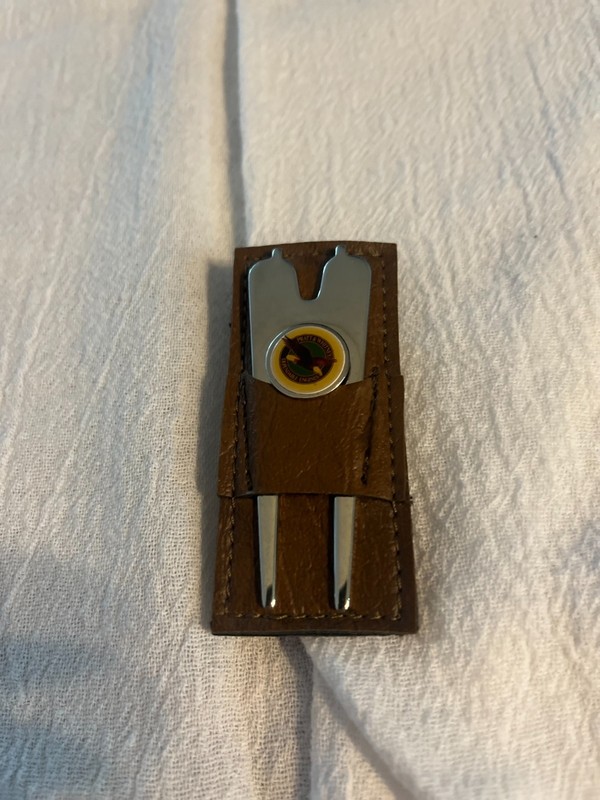 VINTAGE PRATT & WHITNEY ENGINE GOLF DIVOT TOOL/CASE BALL MARKER MONEY CLIP