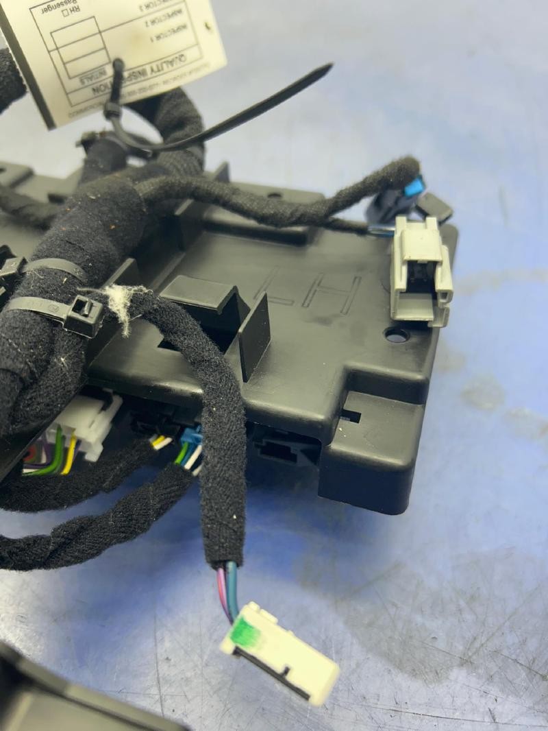 2014 - 2017 MASERATI GHIBLI M157 OEM LEFT FRONT SEAT CONTROL MODULE W/ HARNESS
