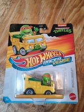 Mattel Hot Wheels Racer Verse Teenage Mutant Ninja Turtles Michelangelo NEW