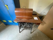 Historische Nähmaschine Vesta B – B78 x H74 x T43 cm