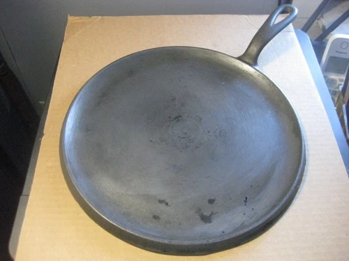 Nice Flat Setting Vintage Wagner Ware Griddle 1109A - 10" cooking surface