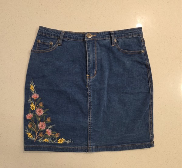 Embroidered Denim Skirt, Size 12, Australia Australian Flora Fauna Flowers